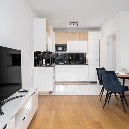 Your Apartments 1 Sierpnia Street Warsaw Exterior photo