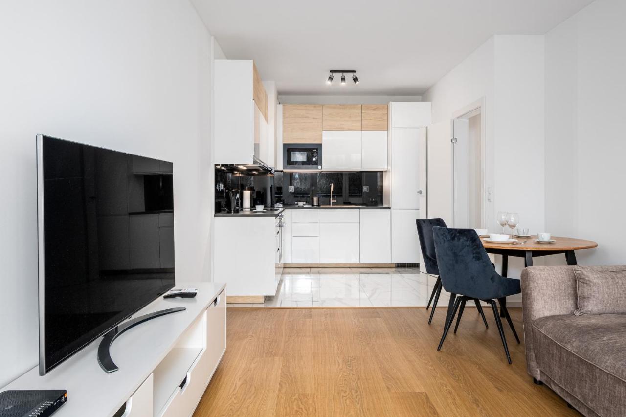 Your Apartments 1 Sierpnia Street Warsaw Exterior photo