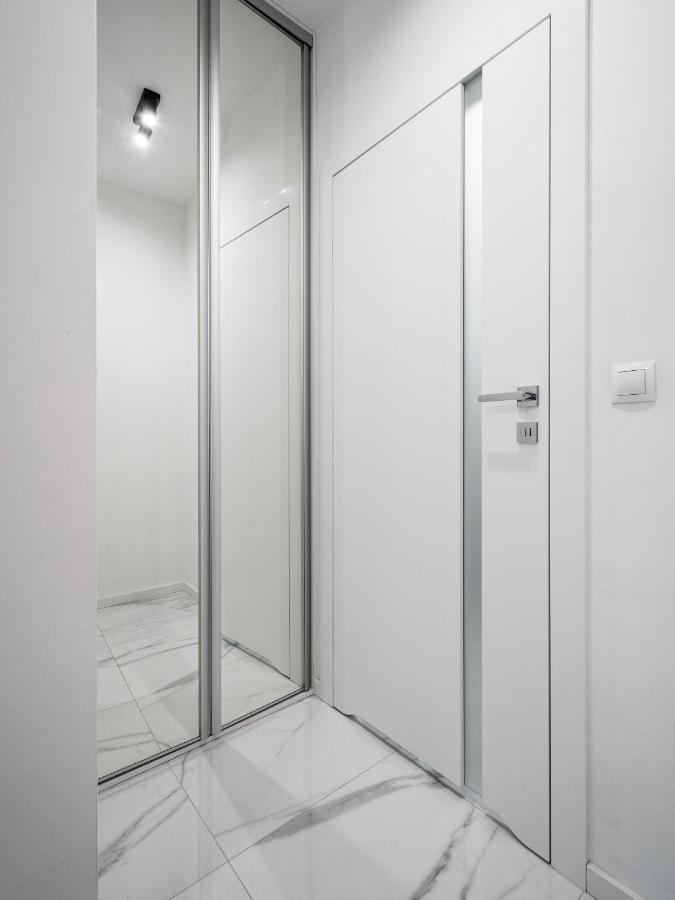 Your Apartments 1 Sierpnia Street Warsaw Exterior photo